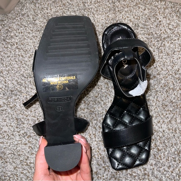 Black chunky block heel with ankle straps❤️ - Picture 3 of 7